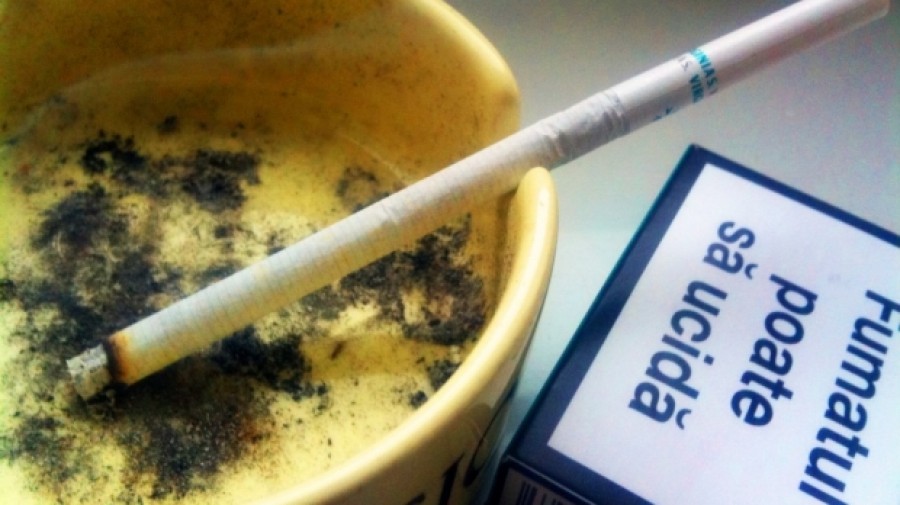 ONG-urile şi asociaţiile medicilor cer interzicerea aromelor şi ţigărilor slim