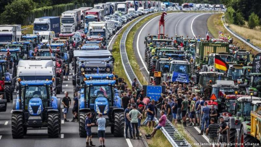 Fermierii olandezi continuă protestele