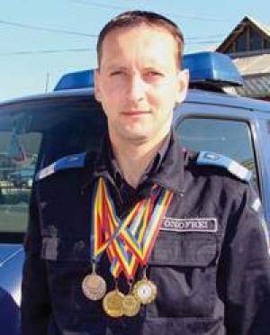 Desemnat ”Jandarmul anului 2016”, un gălăţean, în pas alergător de la Galaţi la Bucureşti