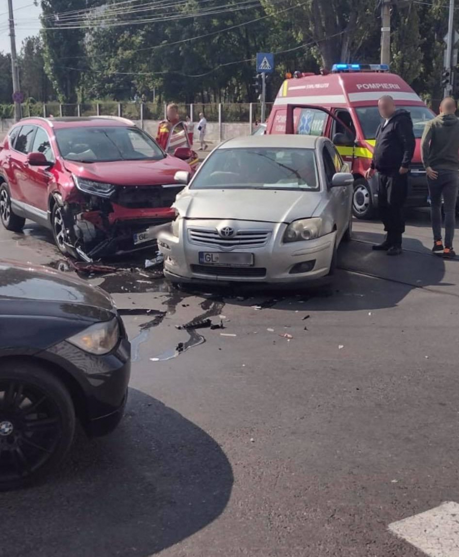 Şoferiţă accidentată în intersecţie