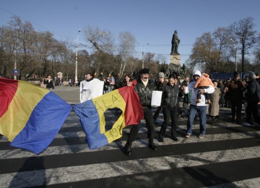 UPDATE Protest la Hora Unirii:  „Băse ne-a ’nvrăjbit / Cuza ne-a unit!” 