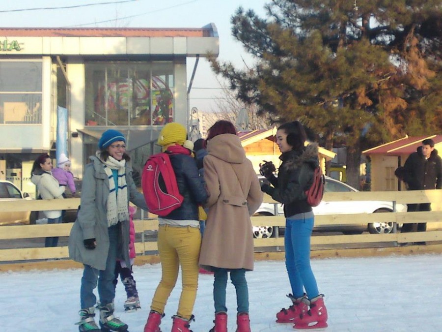 Distracţie şi sănătate pe gheaţă, la cele două patinoare din Galaţi 