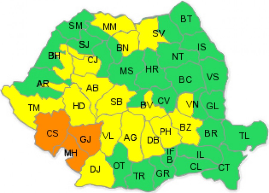 Cod galben de ploi torenţiale şi vijelii până luni. Iată judeţele avertizate
