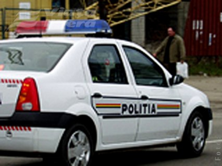 Spărgător-adolescent întrerupt de Poliţie