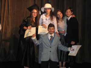 Teatru şi şcoală în limba franceză: Copiii-actori din Umbrăreşti ies iar din umbră 