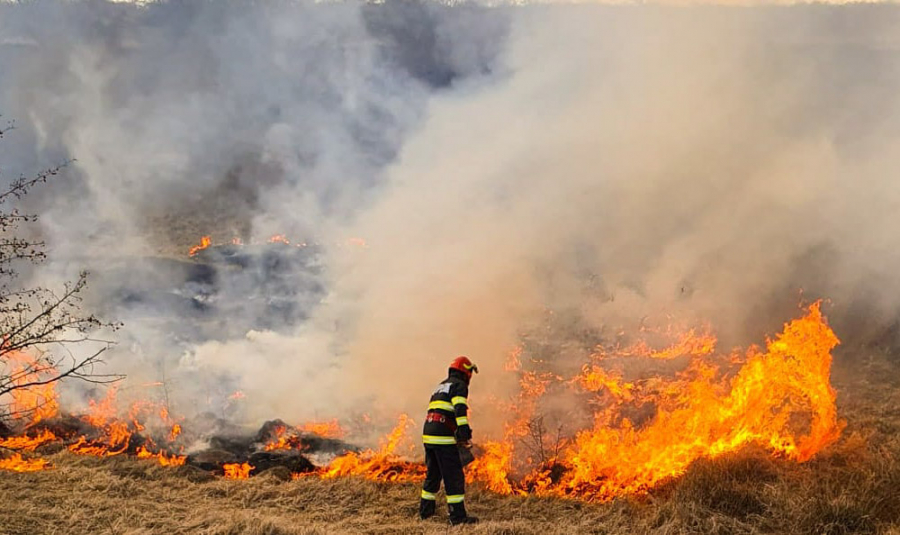 Cum pot fi prevenite incendiile, la recoltarea păioaselor. Recomandări de la pompieri