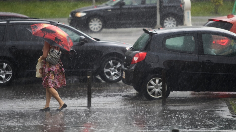 Furtună devastatoare la Sinaia, soldată cu 14 răniţi