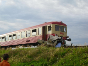 Maşină lovită de tren, la Moscu