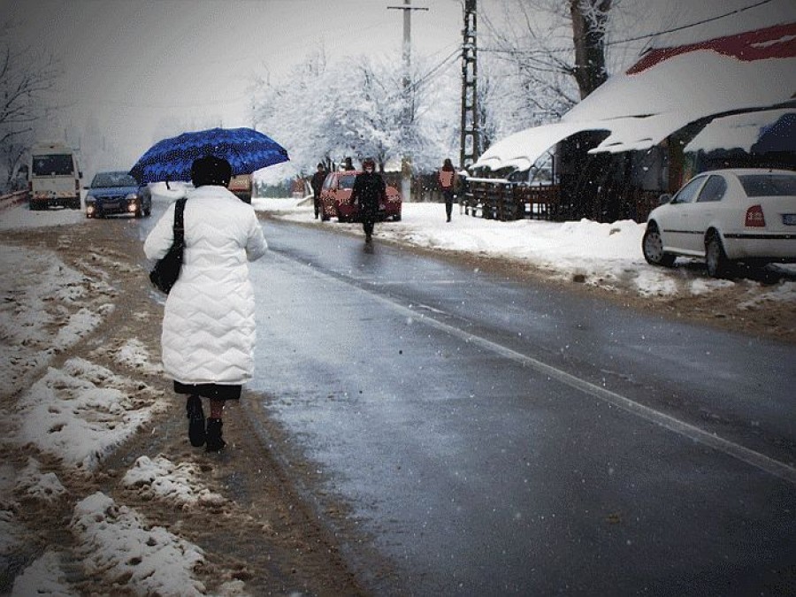 Probleme la decontarea navetei în judeţul Galaţi: „Mai bine nu mai merg la şcoală”