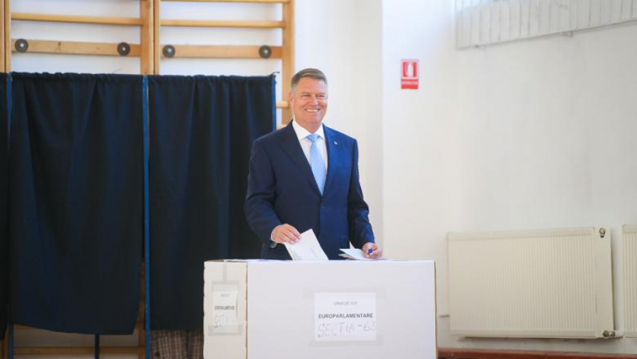 Preşedintele României, Klaus Iohannis: ”Dragi români, sunteţi fantastici, vă felicit!”