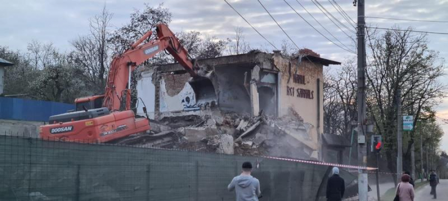 Hanul „Trei sarmale” din Iași, demolat fără autorizație