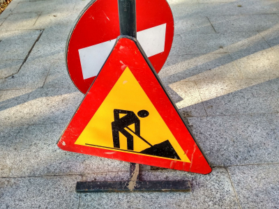 UPDATE. Stradă închisă şi două trasee deviate, până miercuri