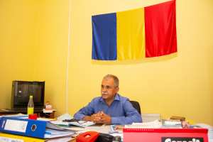 În imagine, primarul comunei Șendreni, Paul Cristea (Foto: Marian Calestru)