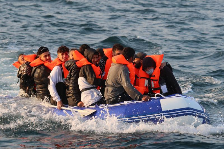 Schimb de replici peste Canalul Mânecii, pe tema migraţiei ilegale