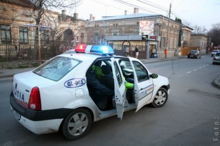 Centurile de siguranţă şi vorbitul la mobil, în vizorul Poliţiei Rutiere