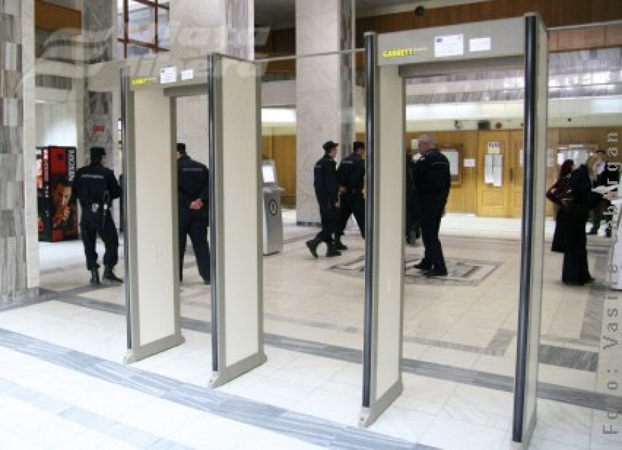 Urmărit local prins în… Palatul de Justiţie!