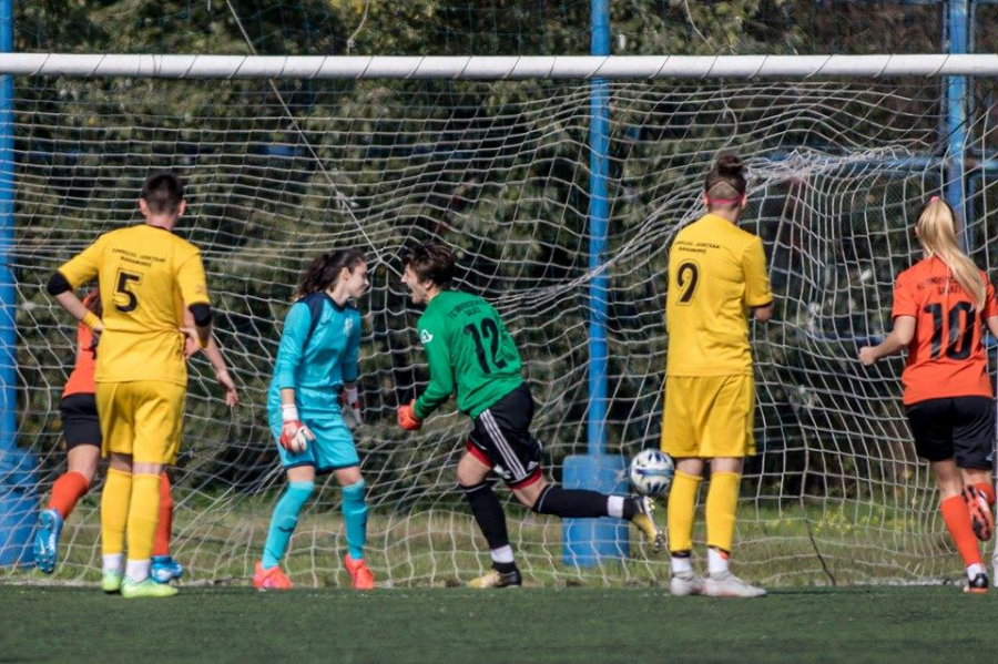 Golul victoriei l-a dat portarul! Fotbalistele de la FC Universitatea au urcat pe podium