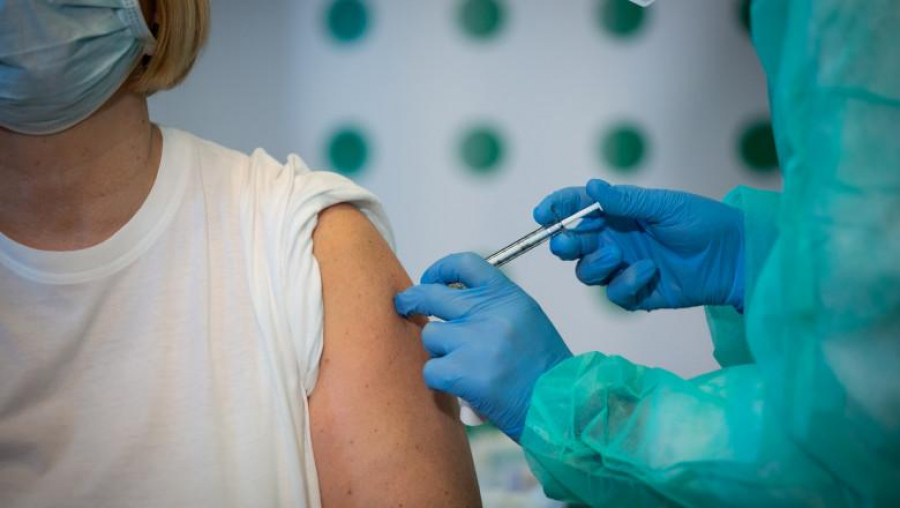 Vaccinare în centre mobile pentru 60.000 de cadre didactice
