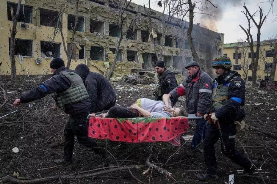 Maternitate din Mariupol, bombardată. Trei morți, inclusiv un copil