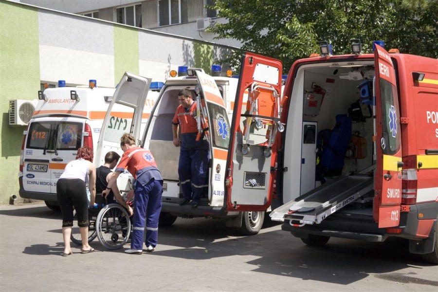 Zeci de gălăţeni la spital, după excesele pascale 