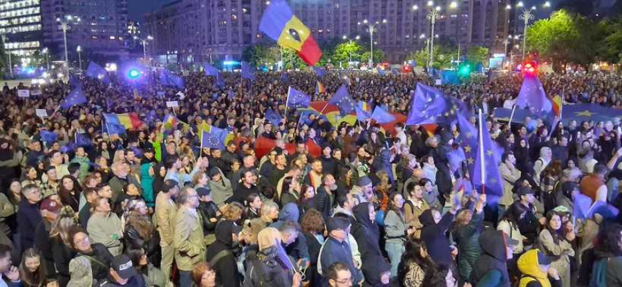 Zeci de mii de participanți la mitingul pro-Europa din Piața Victoriei