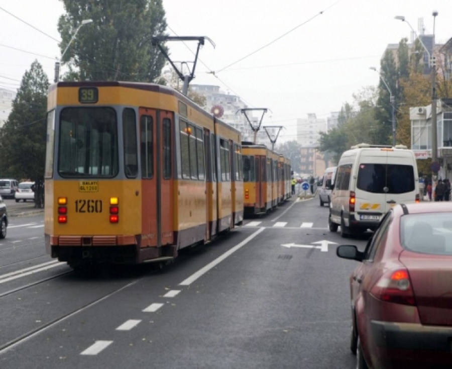 În Micro 39, O femeie a fost lovită de un tramvai