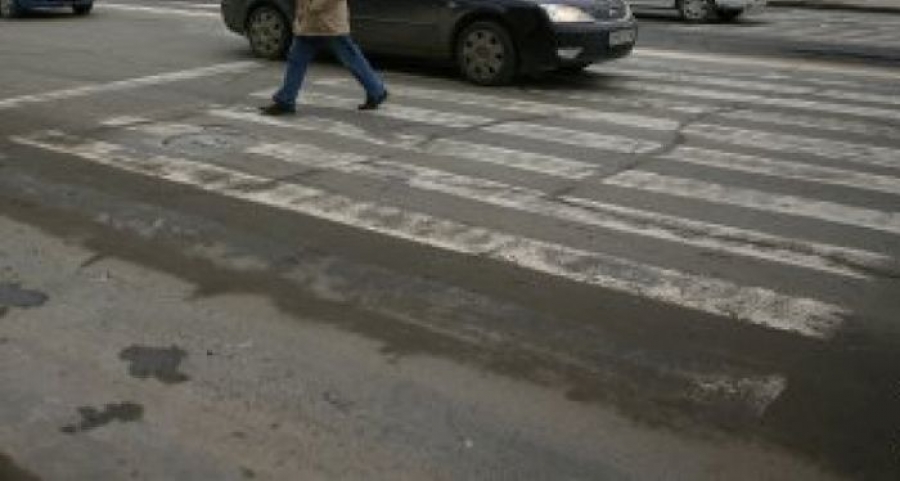 De ce stă POLIȚIA LA PÂNDĂ lângă trecerile de pietoni