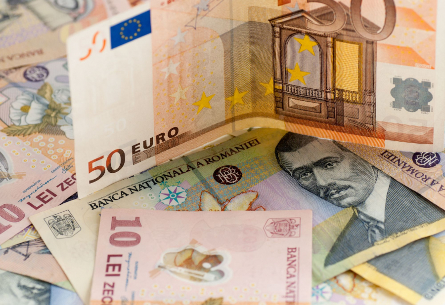 Euro s-a stabilizat la 4,84 lei