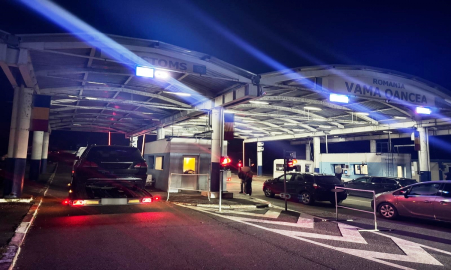 Autoturism furat din Italia, descoperit la Oancea