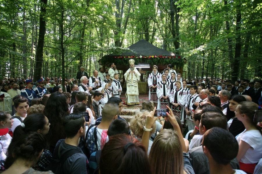 Sute de credincioşi, la sărbătoarea hramului Mănăstirii Buciumeni