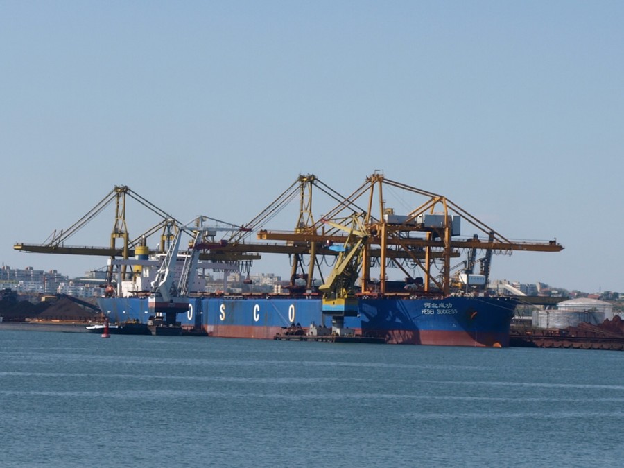 Accident naval în Portul Galaţi. Un ponton a fost distrus de un petrolier maltez