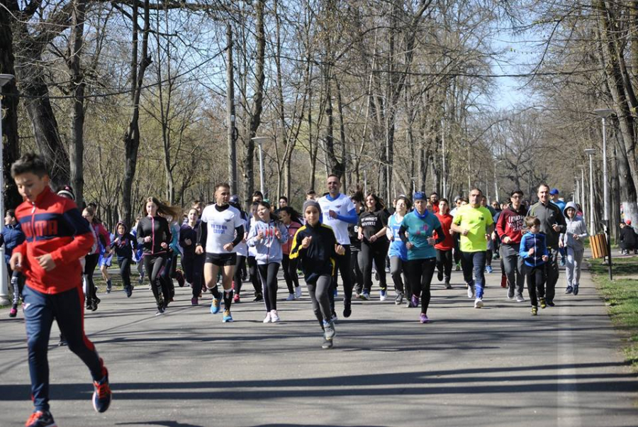 Brăileni şi gălăţeni au pus mână de la mână. 8.000 de lei pentru o profesoară grav bolnavă