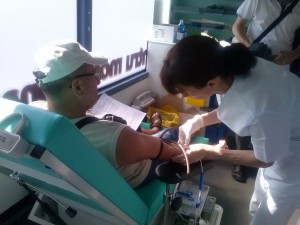 &quot;Novicii&quot; i-au bătut pe donatorii de sânge la campania de recoltare gratuită