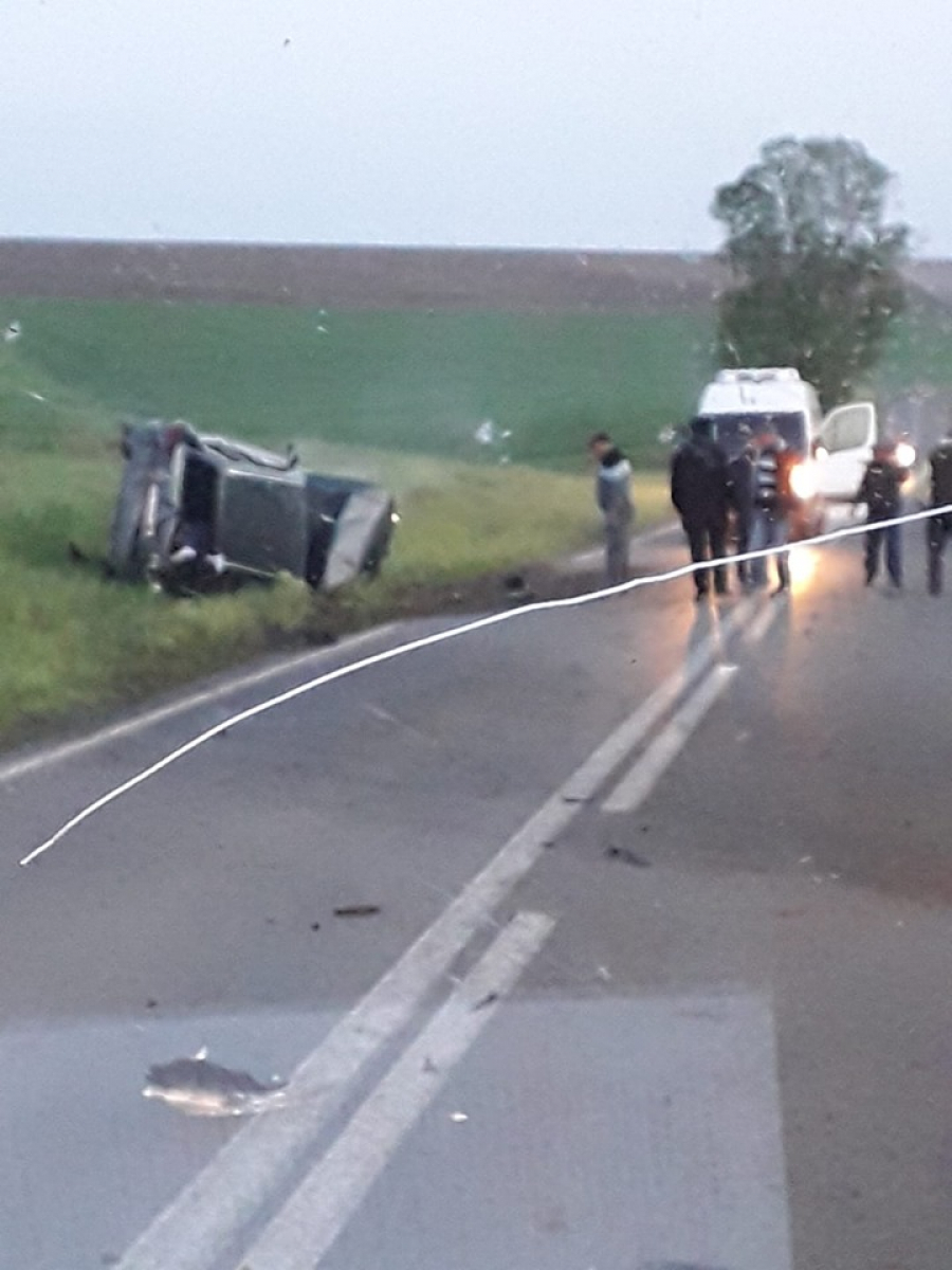 Viteza ucide! Un tânăr a murit după ce s-a răsturnat cu maşina