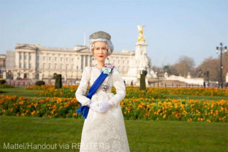 Regina Elisabeta a II-a a Marii Britanii, celebrată cu o păpușă Barbie