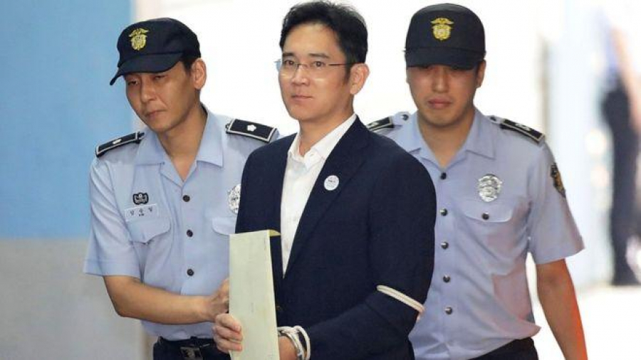 Moştenitorul imperiului Samsung, la închisoare