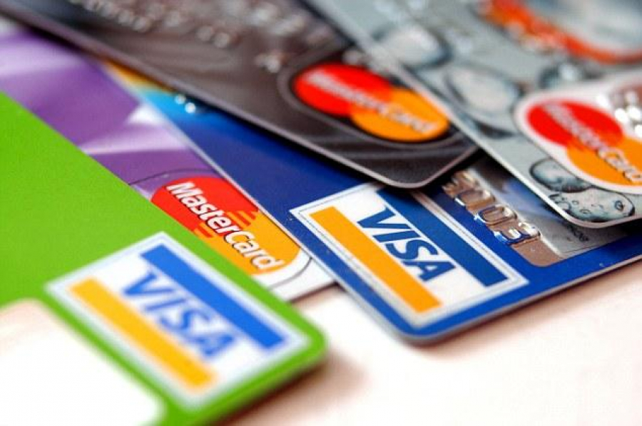 Tranzacţii de 4 miliarde de lei cu cardurile de credit