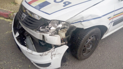 Accident cu mașina de poliție din cauza unei apariții neașteptate pe carosabil