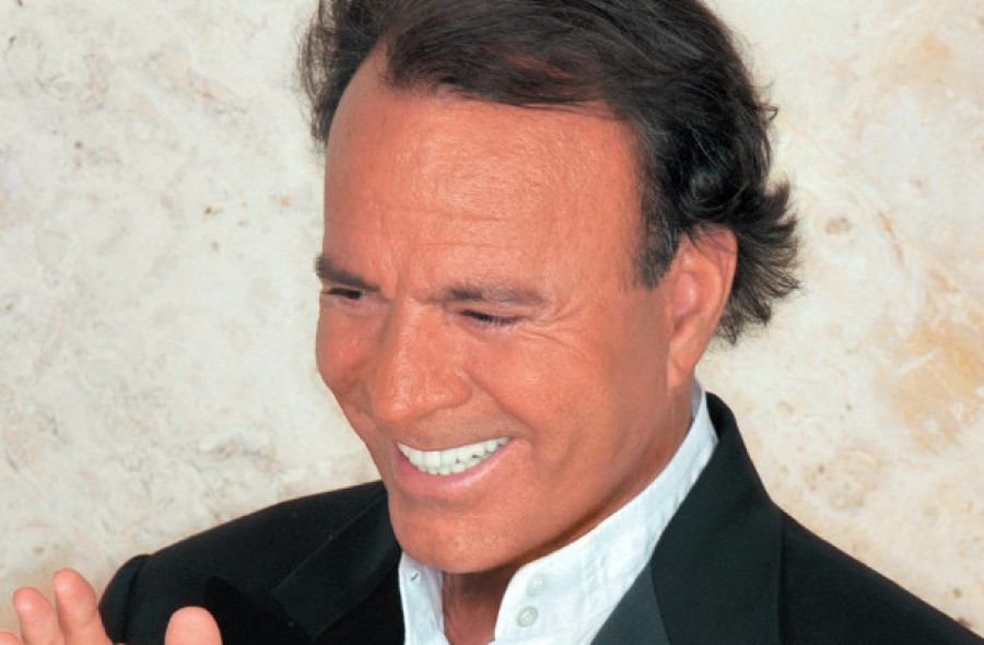 Locaţie schimbată/ Julio Iglesias va cânta la Stadionul Dunărea