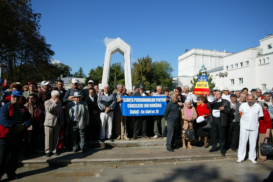 Pensionarii au sărbătorit prin proteste 