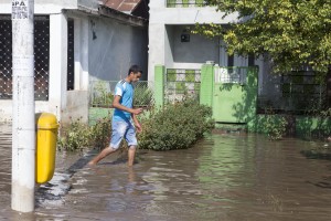 Încă un rând de alimente, paturi şi saltele pentru sinistraţi, de la rezervele statului