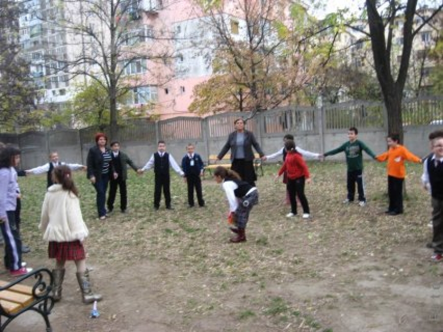 Parcul din curtea şcolii