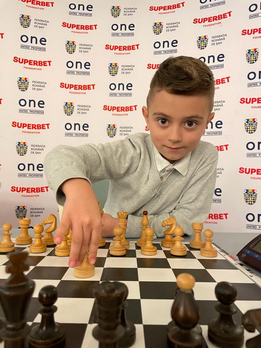 Doi gălățeni vor reprezenta România la Campionatul European Școlar de şah