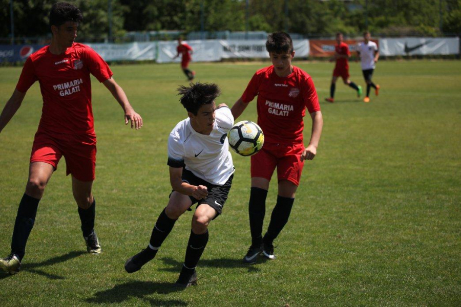 Fotbal. Echipă campioană caută club