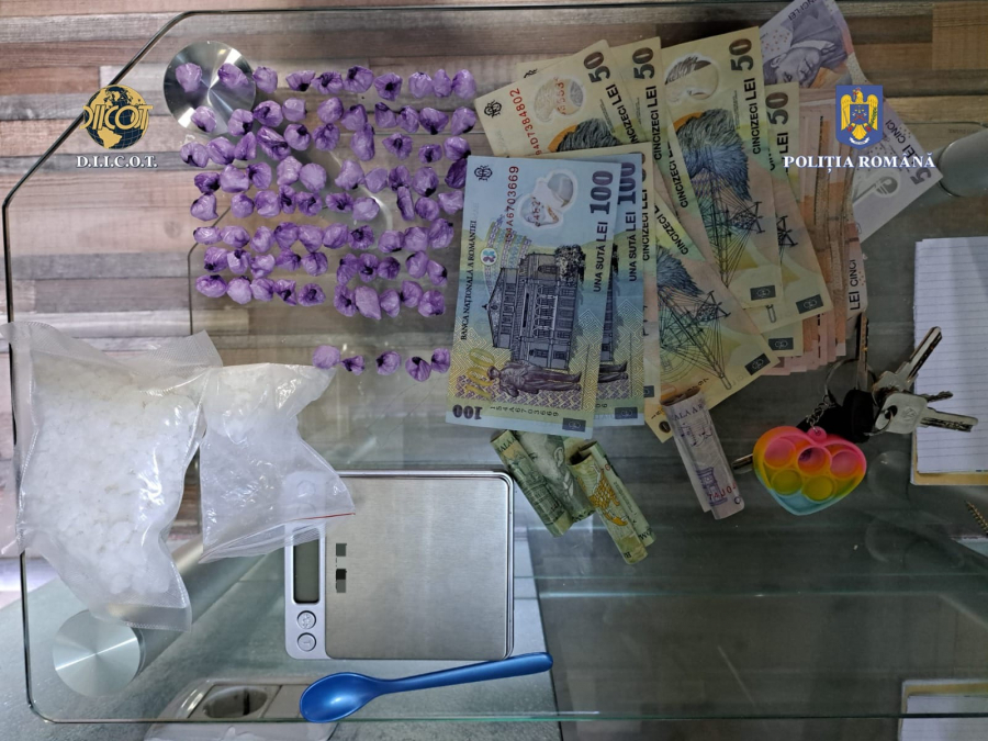 Un infractor din Galați făcea bani vânzând ”cristale” care dau halucinații și violență (FOTO)
