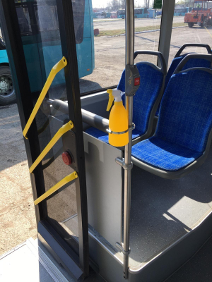 Dispensere cu dezinfectant, în autobuze