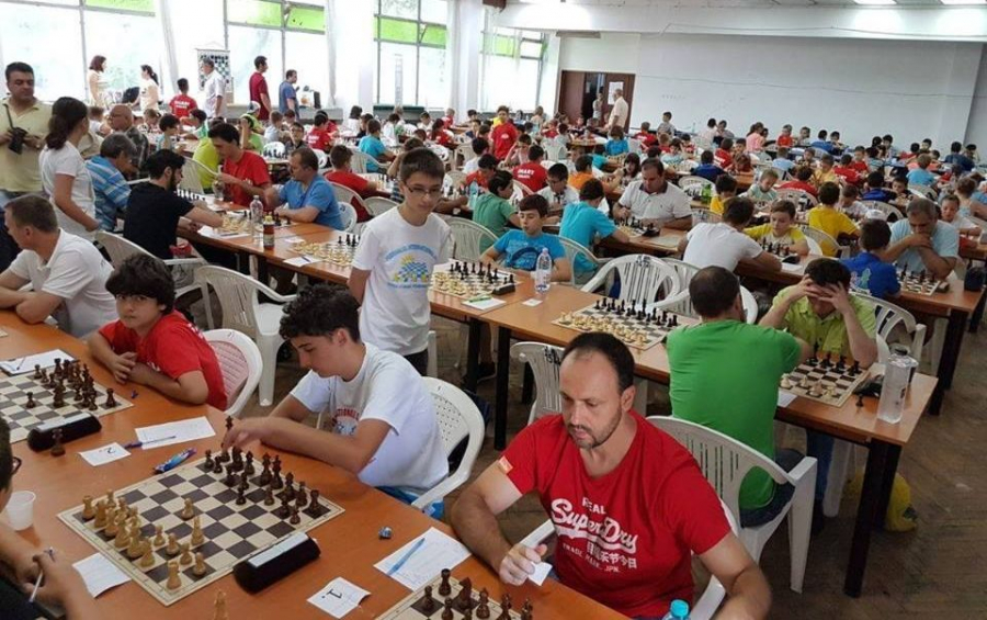 Gălăţenii, cu 12 echipe la „Naţionalele” de şah