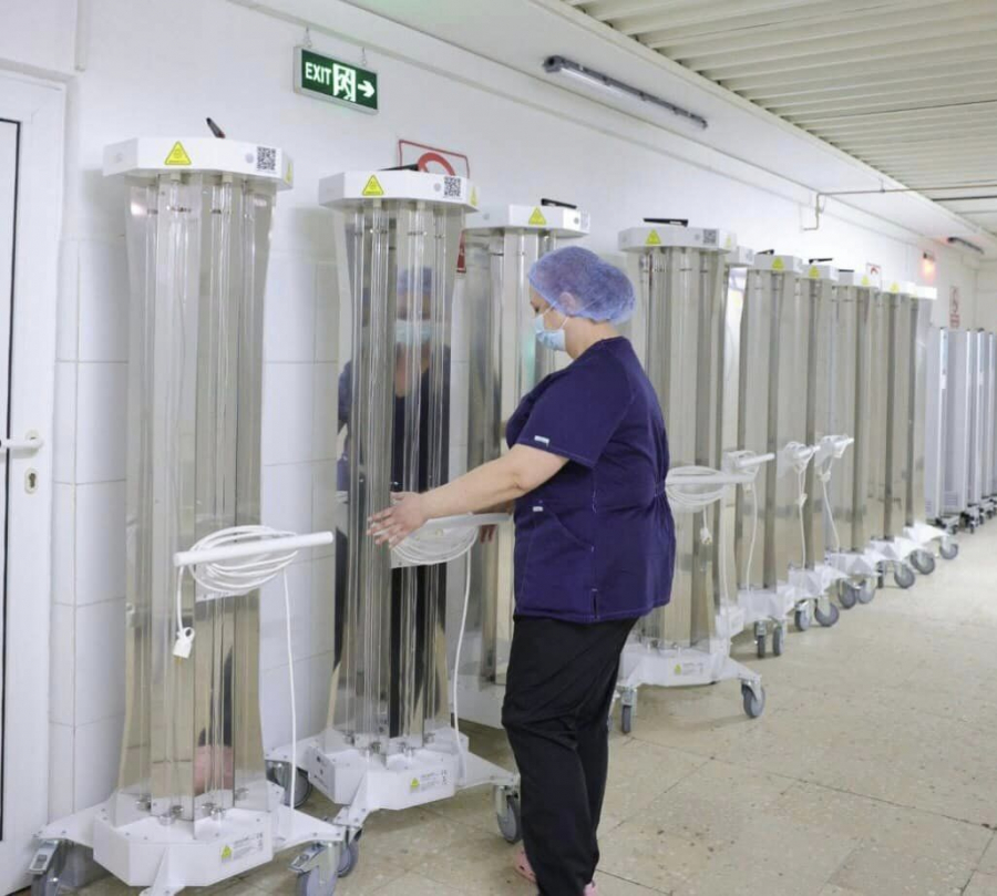 Roboți pentru dezinfectarea saloanelor și sălilor de operație de la Spitalul Judeţean