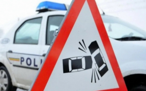 Au ajuns la spital, după ce s-au răsturnat cu mașina
