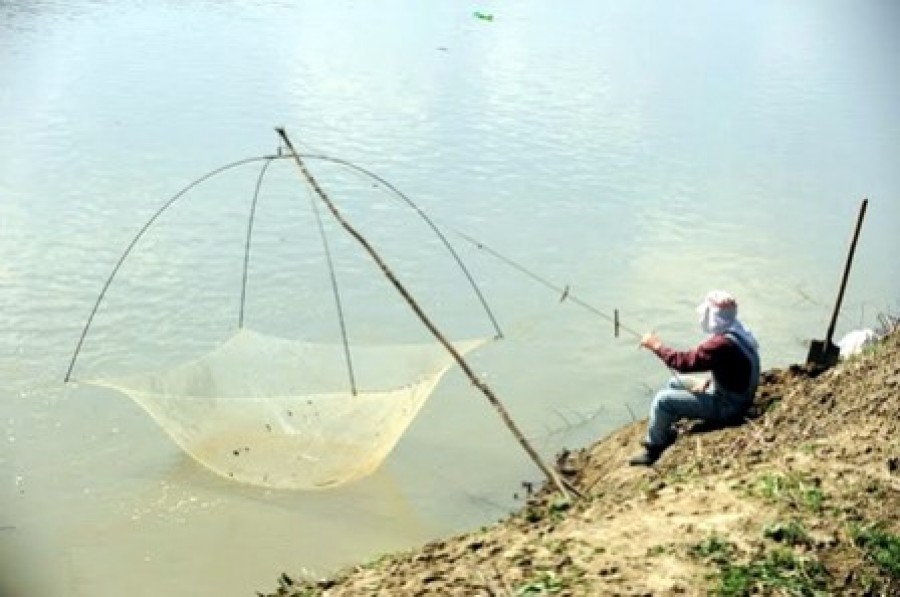 Pescari, lăsaţi setcile acasă dacă nu aveţi autorizaţie!